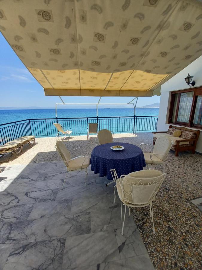 Ekie Apartment With Sea View カラマタ エクステリア 写真
