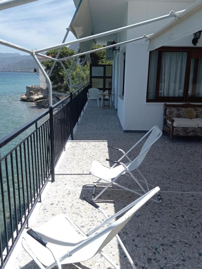 Ekie Apartment With Sea View カラマタ エクステリア 写真