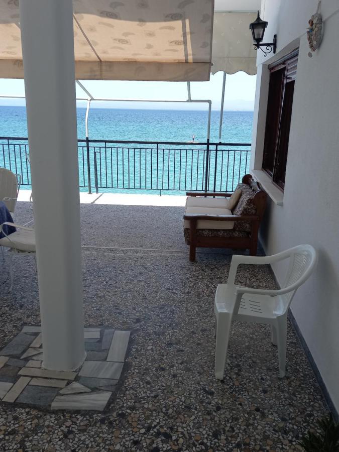 Ekie Apartment With Sea View カラマタ エクステリア 写真