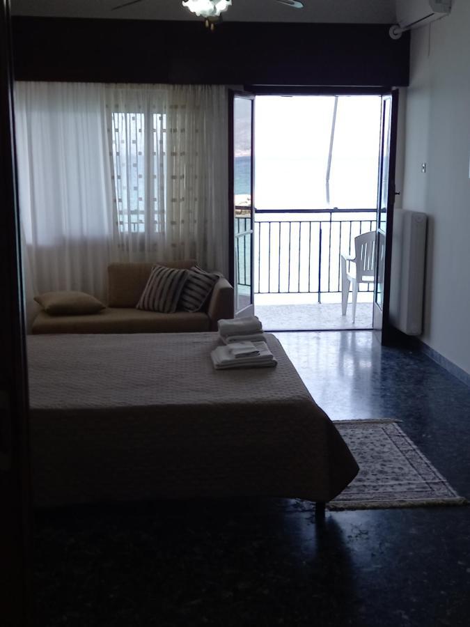 Ekie Apartment With Sea View カラマタ エクステリア 写真