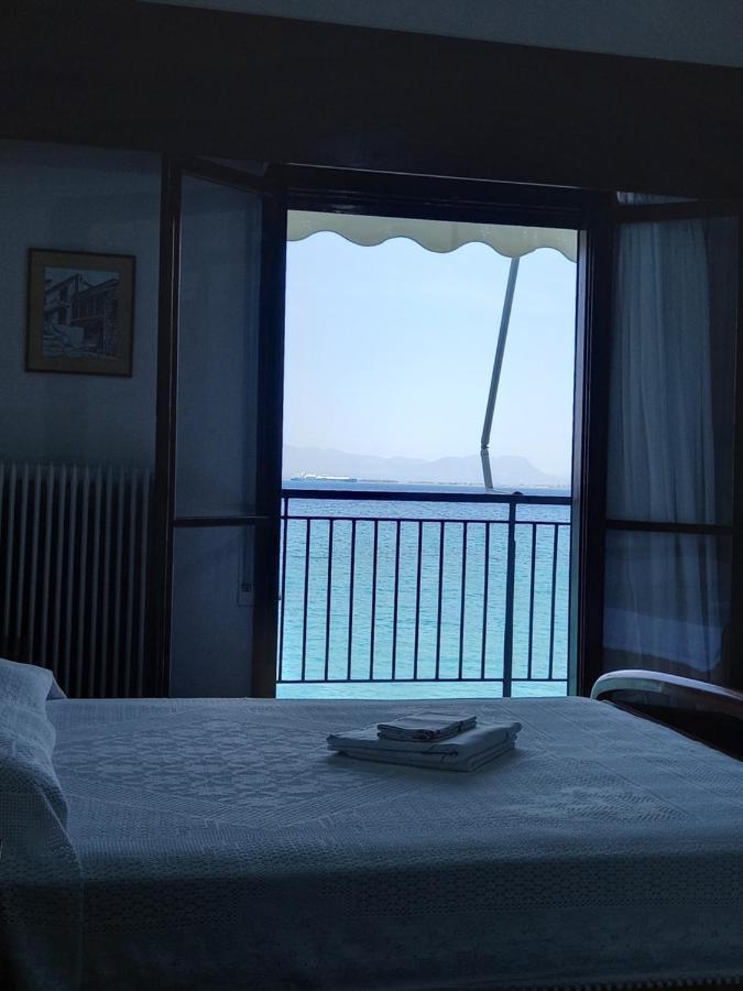 Ekie Apartment With Sea View カラマタ エクステリア 写真